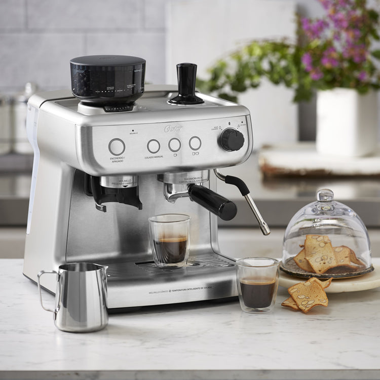 Cafetera Expreso OSTER con Molino Integrado BVSTEM7300 Plateado