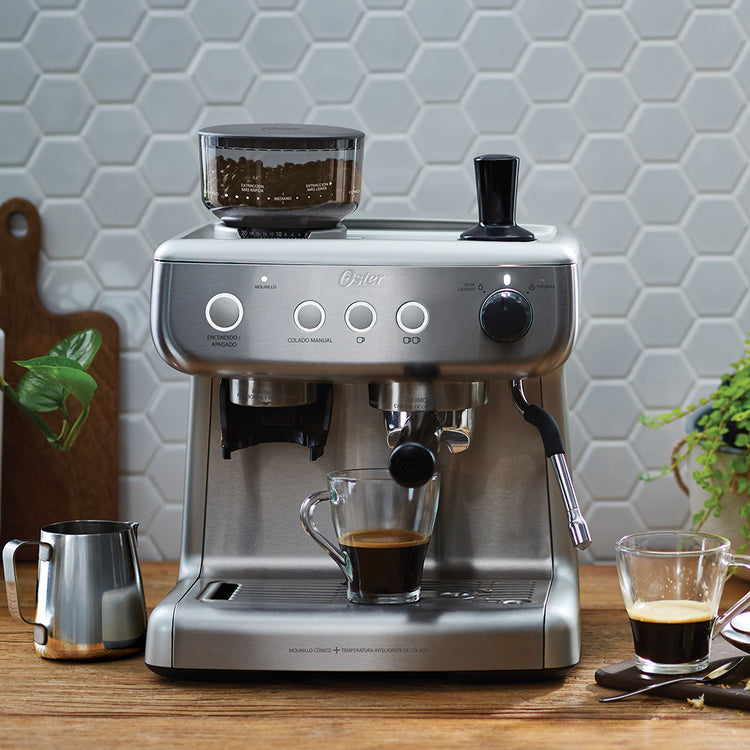 Cafetera Expreso OSTER con Molino Integrado BVSTEM7300 Plateado