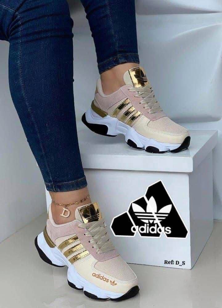 Adidas Tractor – Potencia, Estilo y Comodidad Todo Terreno