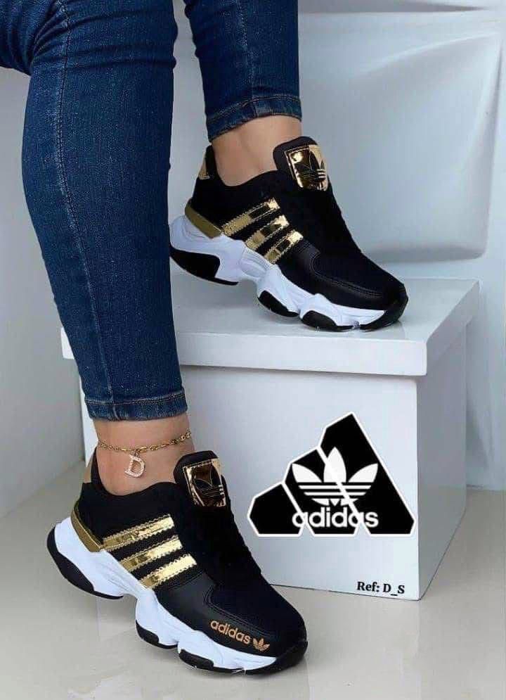 Adidas Tractor – Potencia, Estilo y Comodidad Todo Terreno